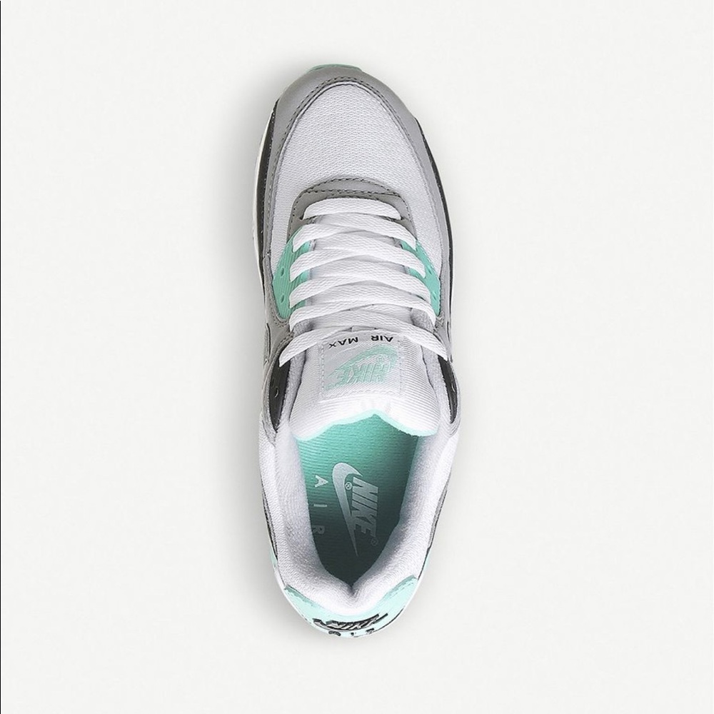 NIKE - Picture 2 of 4